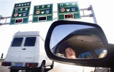 北京：西南五环试装显示实时车速的显示屏